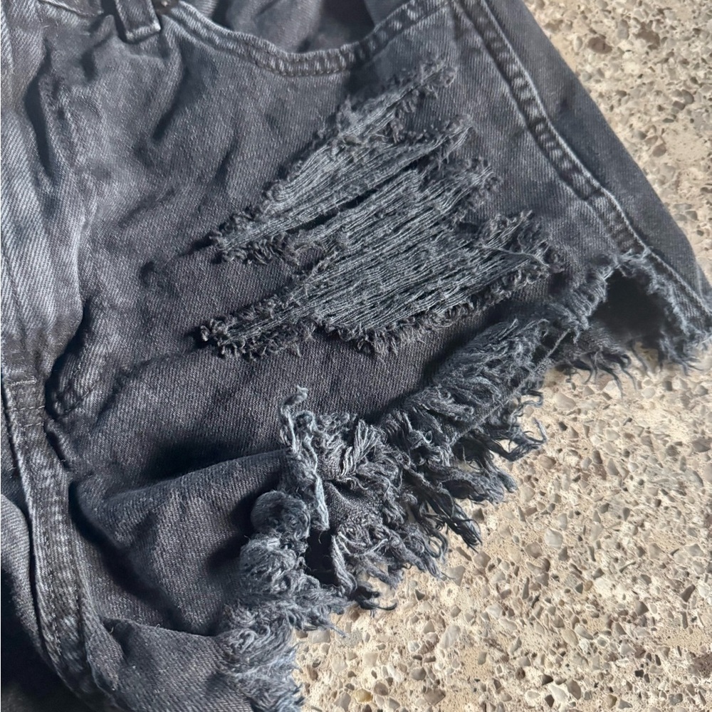 Abercrombie & Fitch l Black Denim l Distressed Shorts - Size 4/27W - Picture 6 of 8